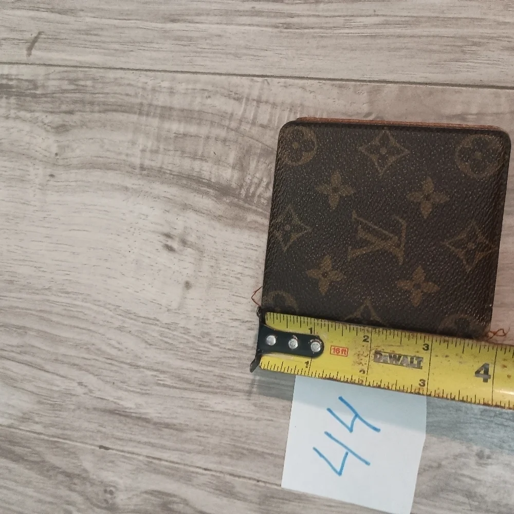 LOUIS VUITTON Vintage. CANVAS BI-FOLD MONOGRAM  WALLET. Men’s